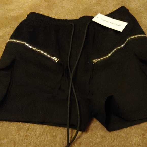 Shorts - Picture 2 of 5